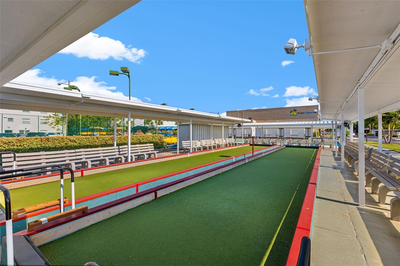 Shuffleboard court