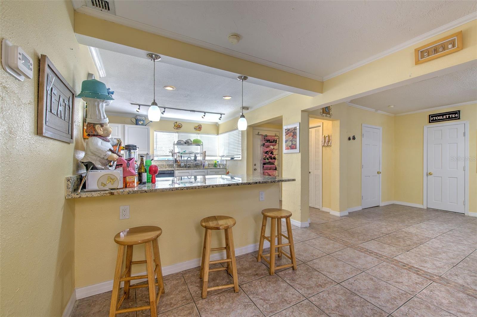 other side of the eating area