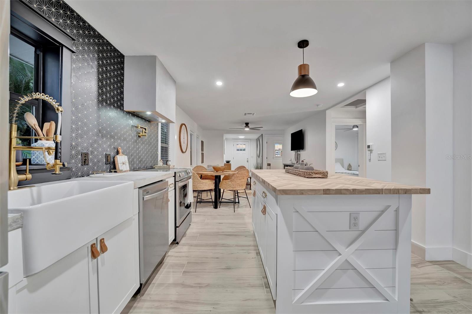 2713 4TH AVE W, BRADENTON, FL, 34205