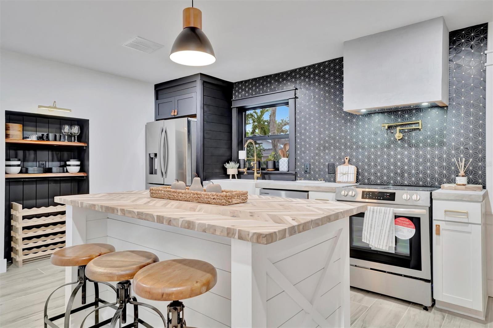 2713 4TH AVE W, BRADENTON, FL, 34205