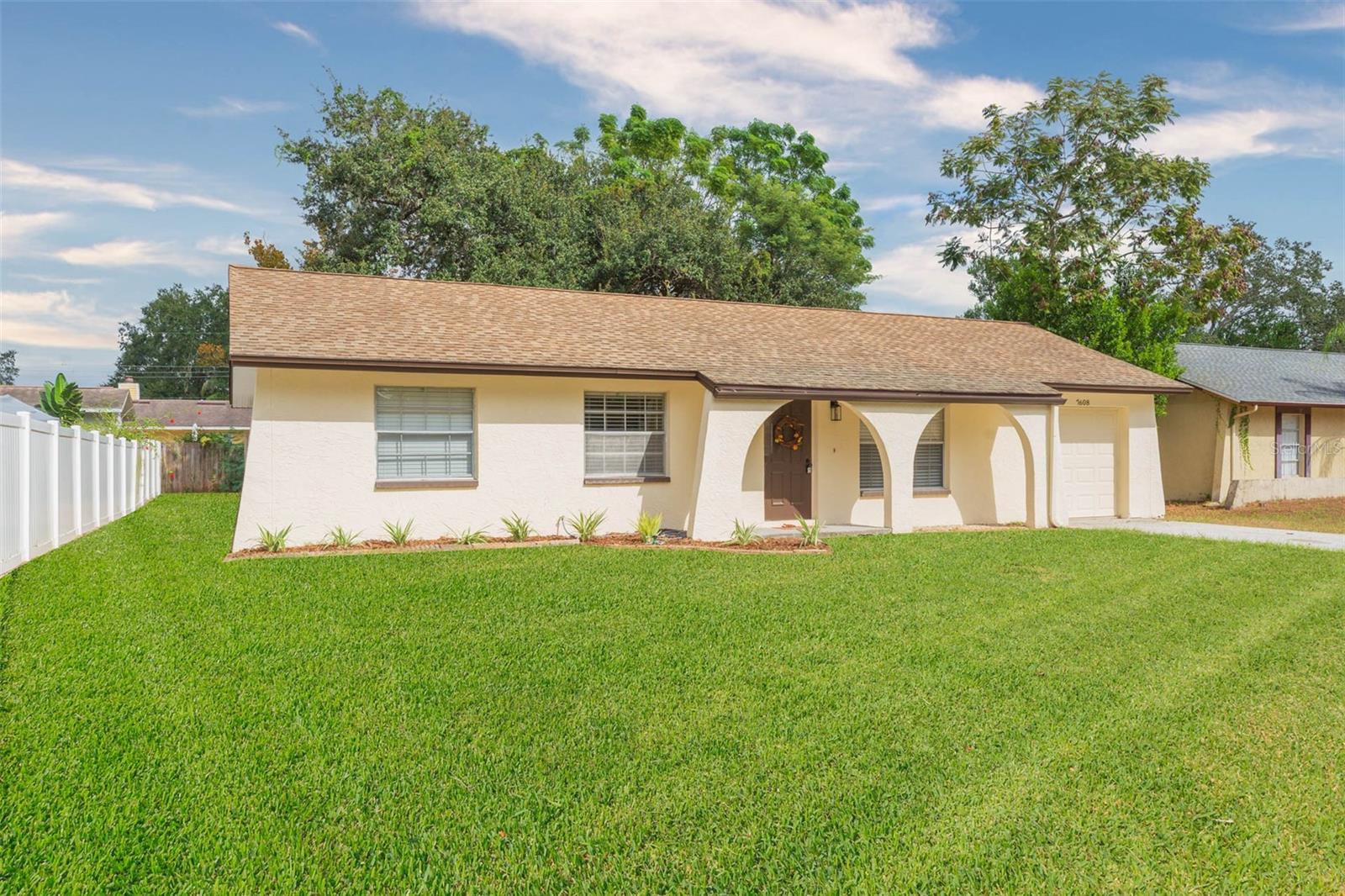 7608 N SANIBEL CIR, TEMPLE TERRACE, FL, 33637