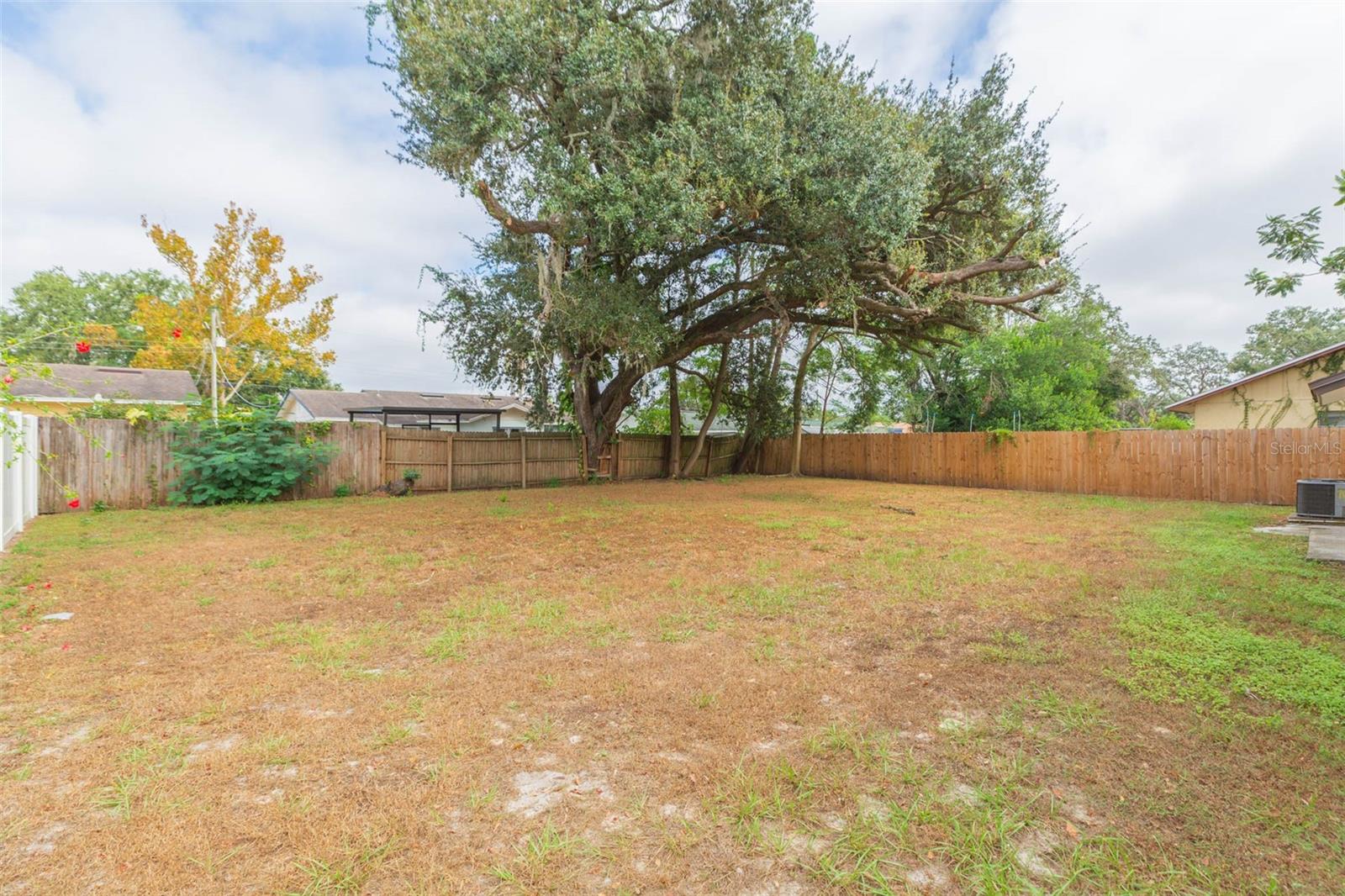 7608 N SANIBEL CIR, TEMPLE TERRACE, FL, 33637