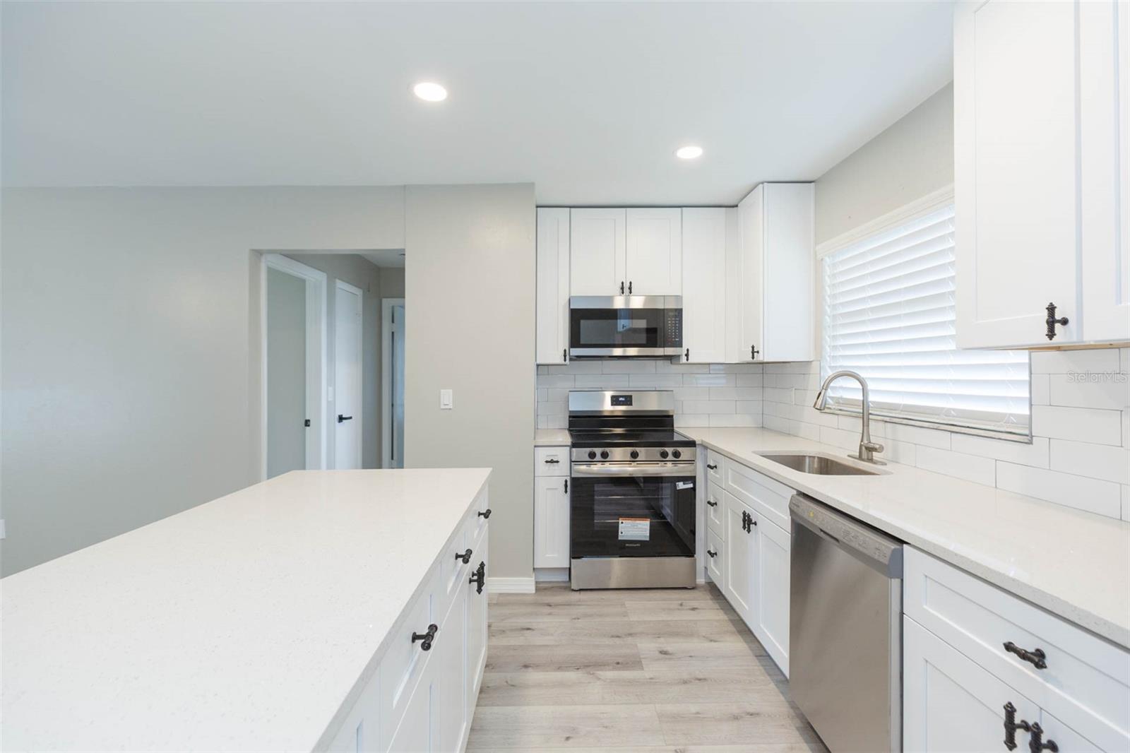 7608 N SANIBEL CIR, TEMPLE TERRACE, FL, 33637