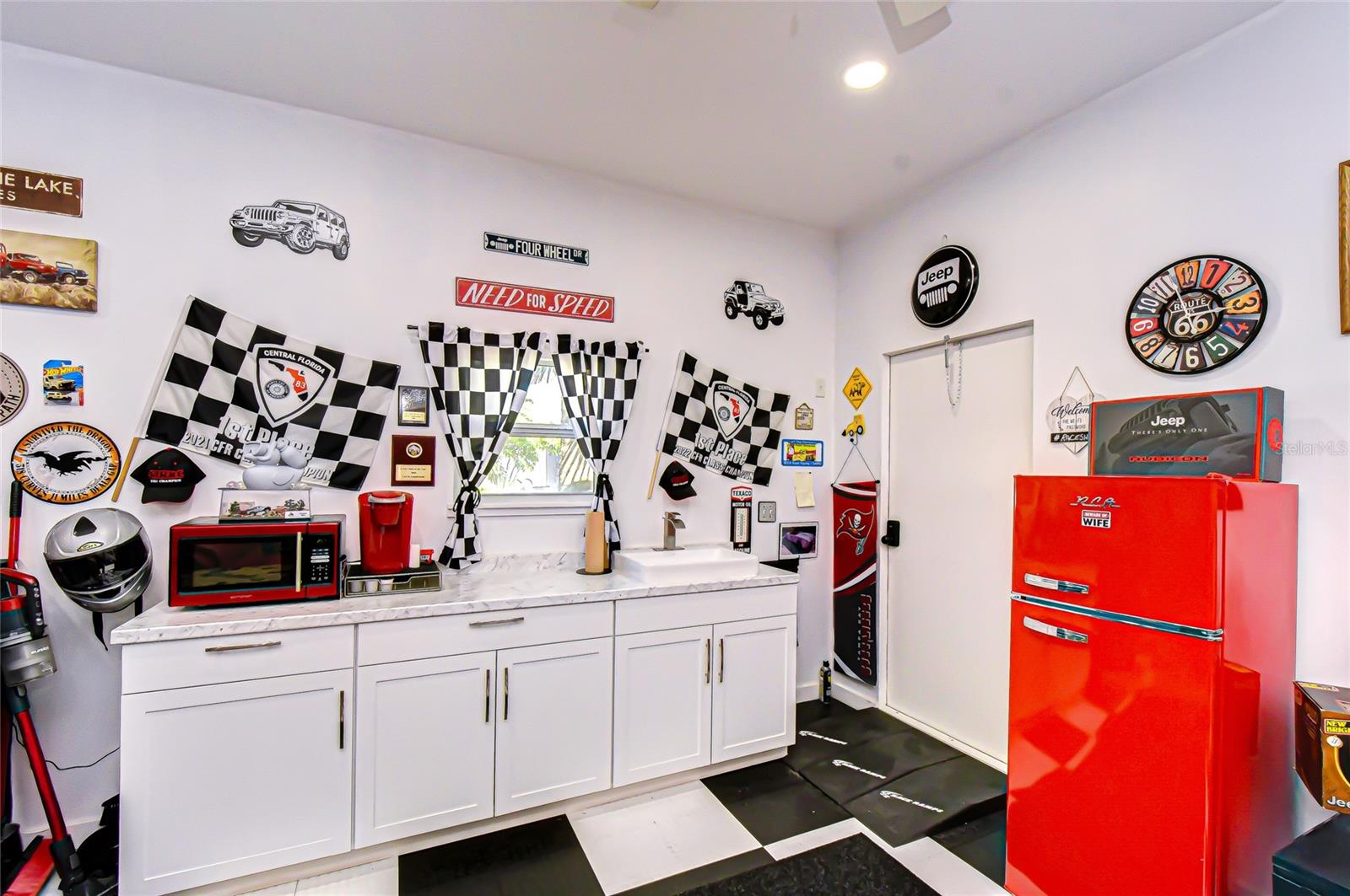 Office Space in the Garage!