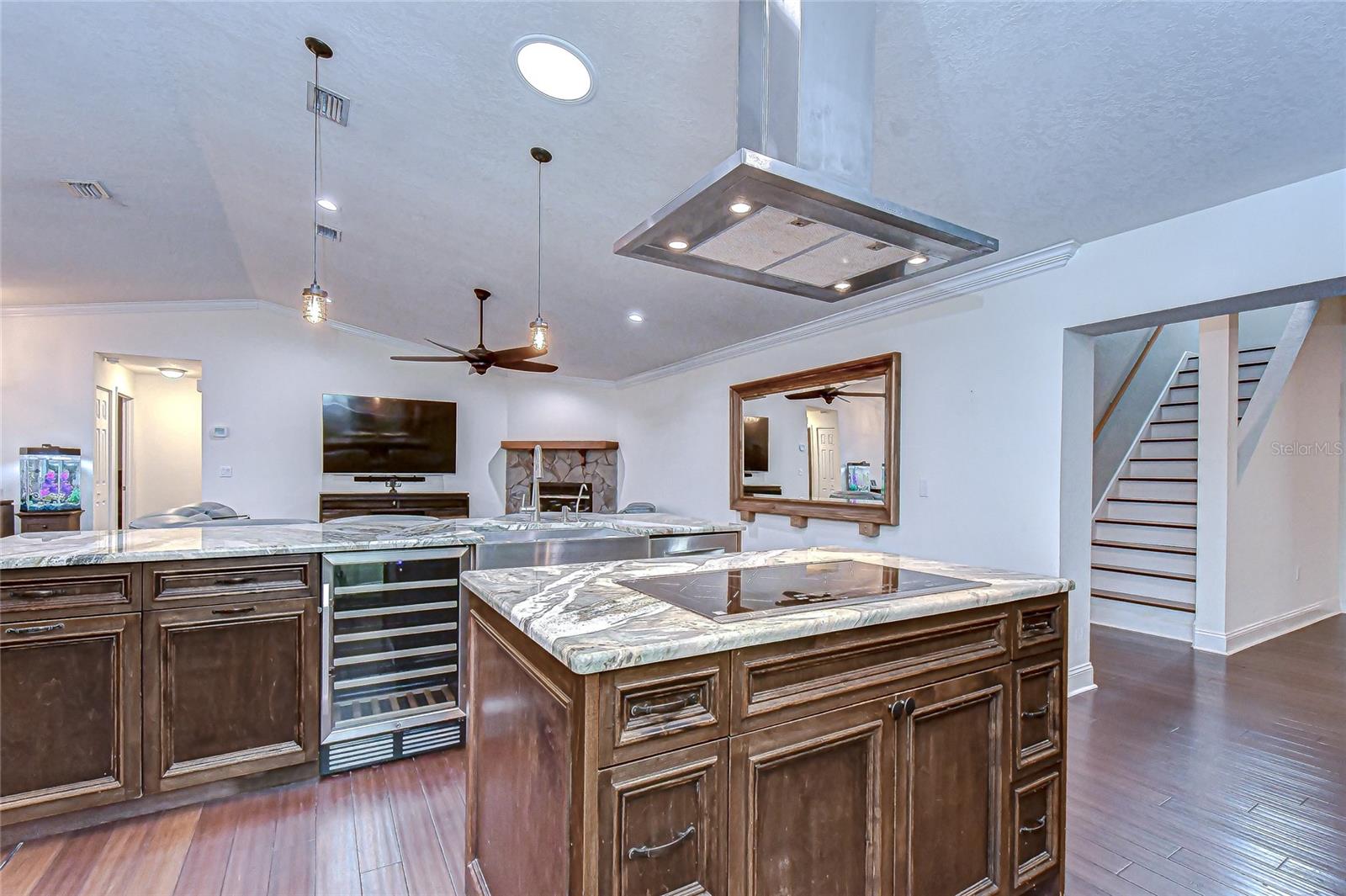 Island with Convection Cooktop