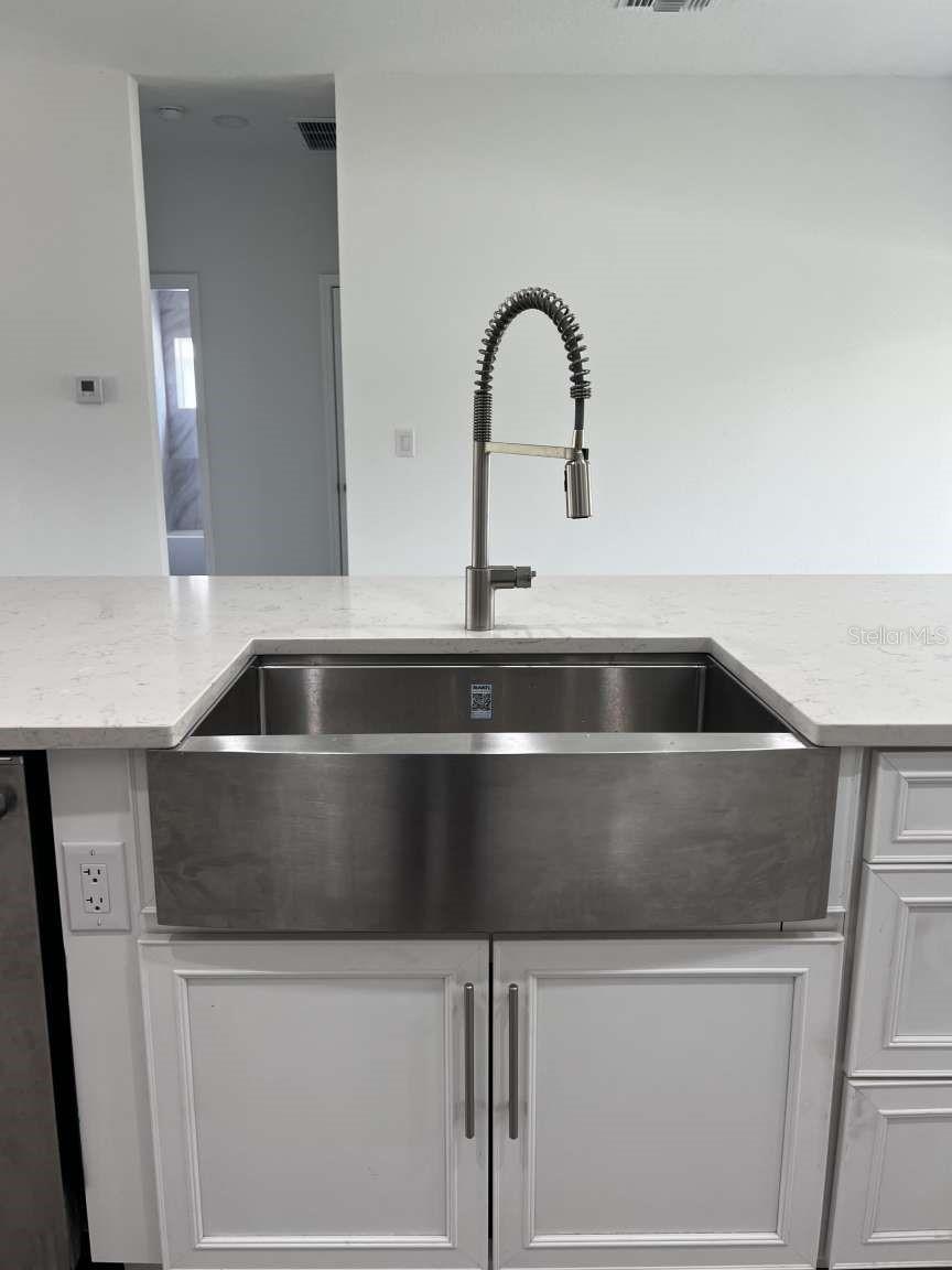 32835 FOREST AVE, LEESBURG, FL, 34788