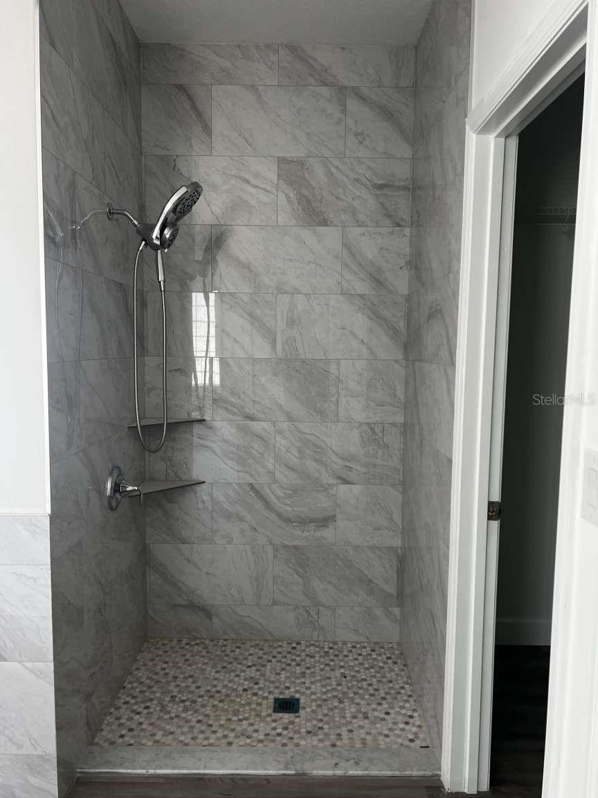 32835 FOREST AVE, LEESBURG, FL, 34788