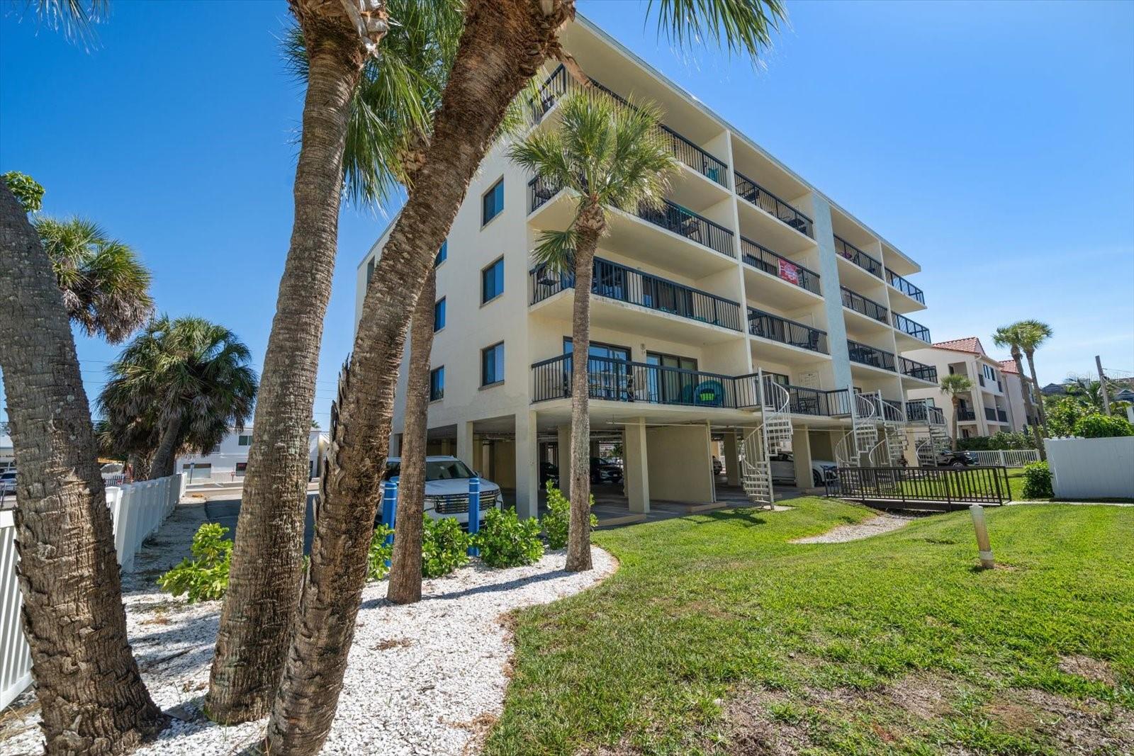 1300 GULF BLVD #202, INDIAN ROCKS BEACH, FL, 33785