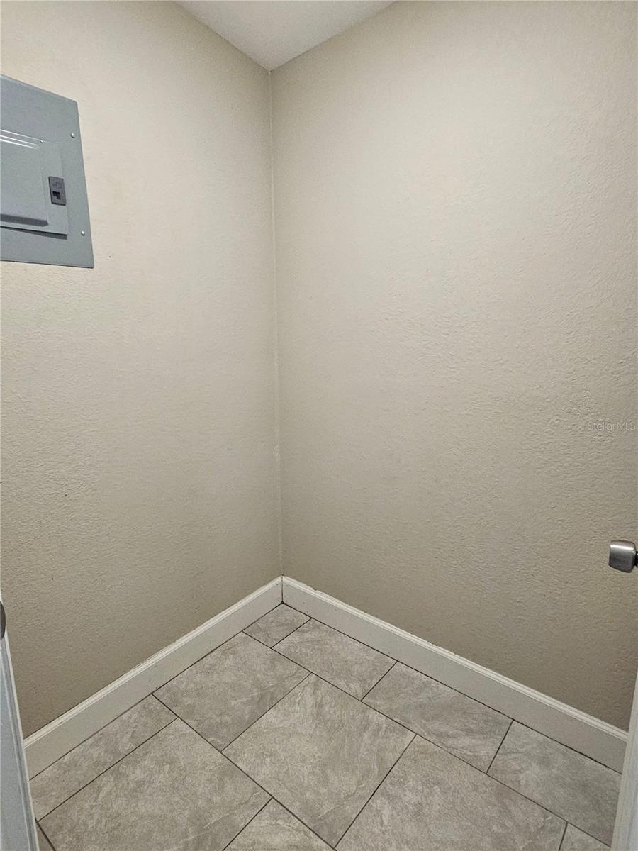 5314 OAKWOOD CT #27, TAMPA, FL, 33610