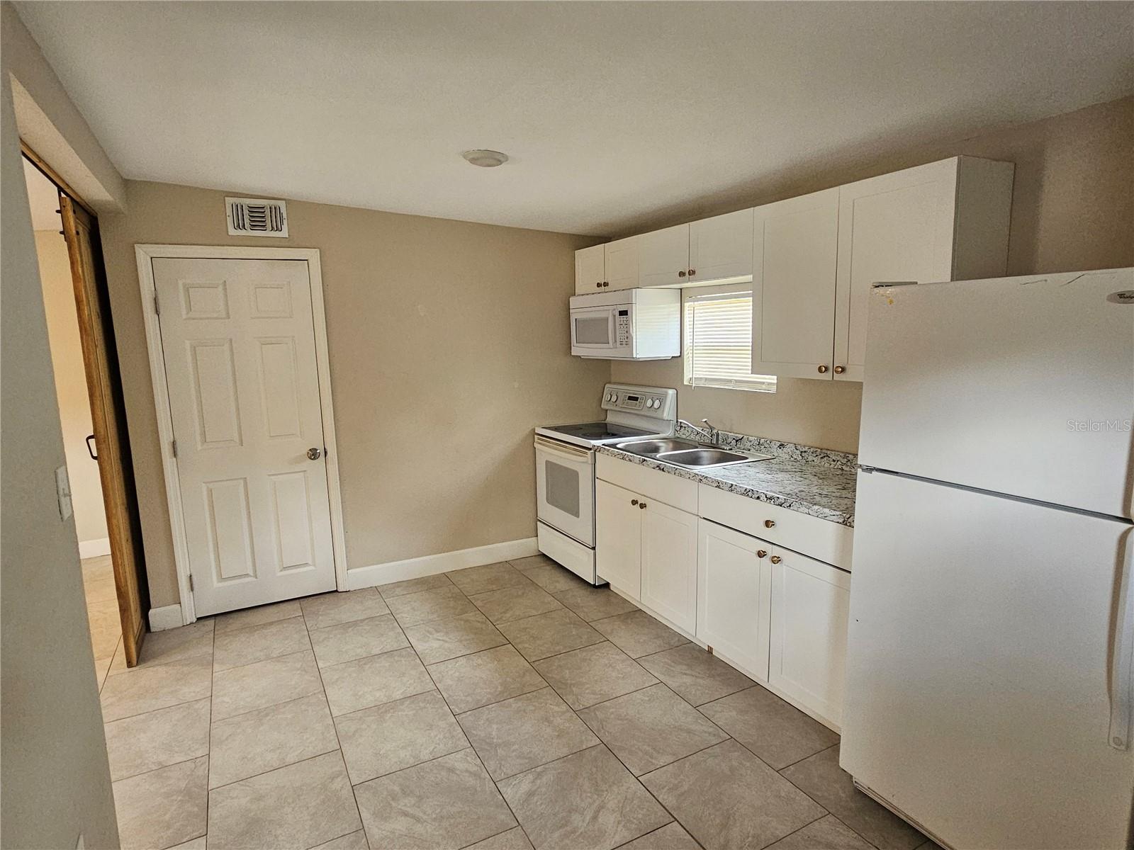 5314 OAKWOOD CT #27, TAMPA, FL, 33610