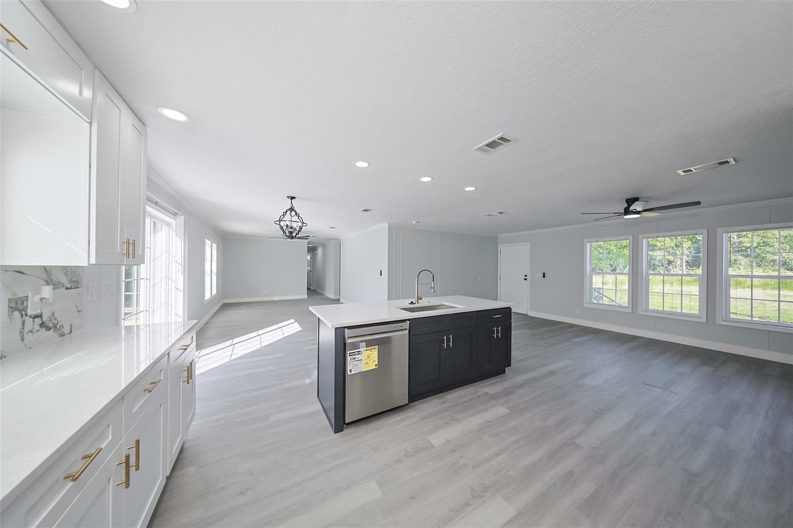 2011 E 60 HWY, PLANT CITY, FL, 33567