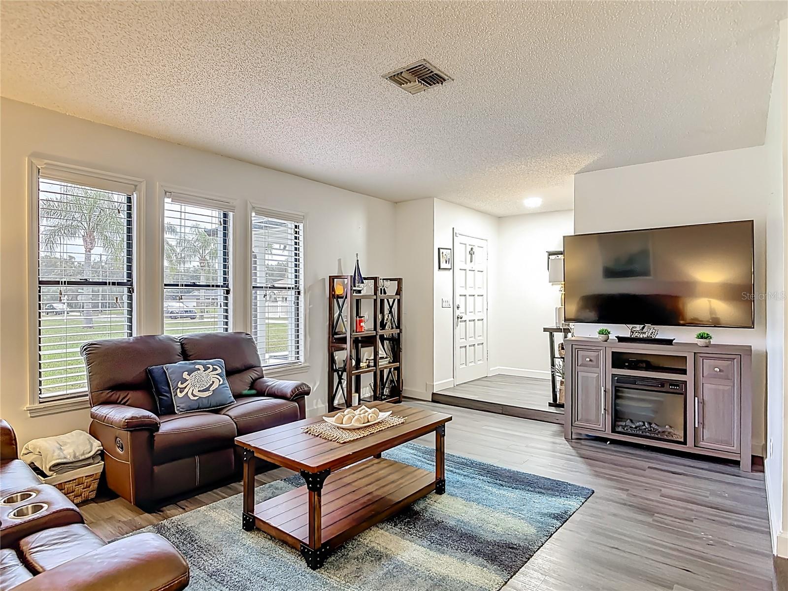 560 SAXON BLVD, DELTONA, FL, 32725