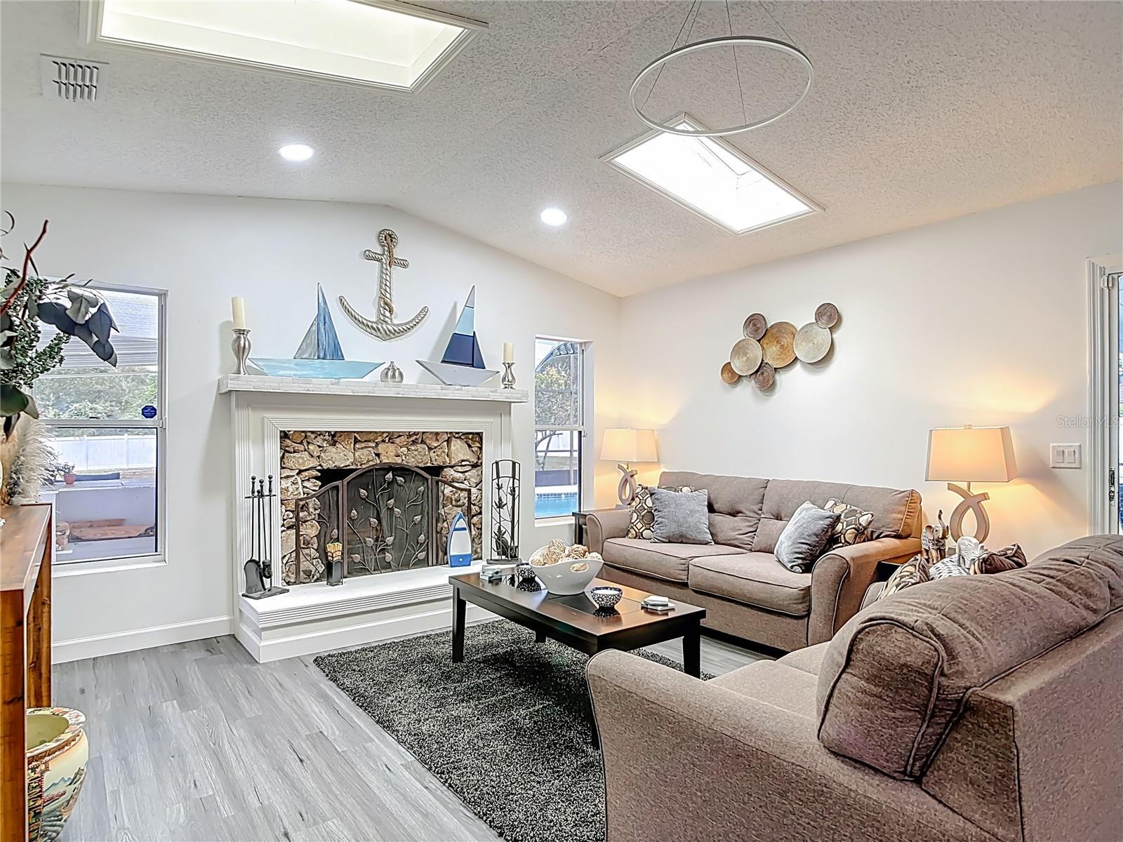 560 SAXON BLVD, DELTONA, FL, 32725