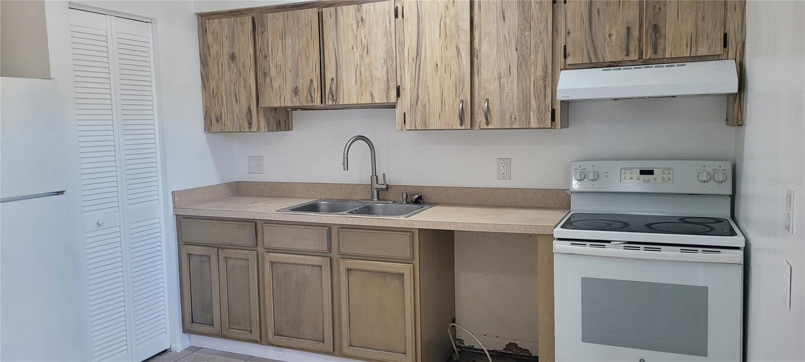 2461 DRYER AVE, LARGO, FL, 33770