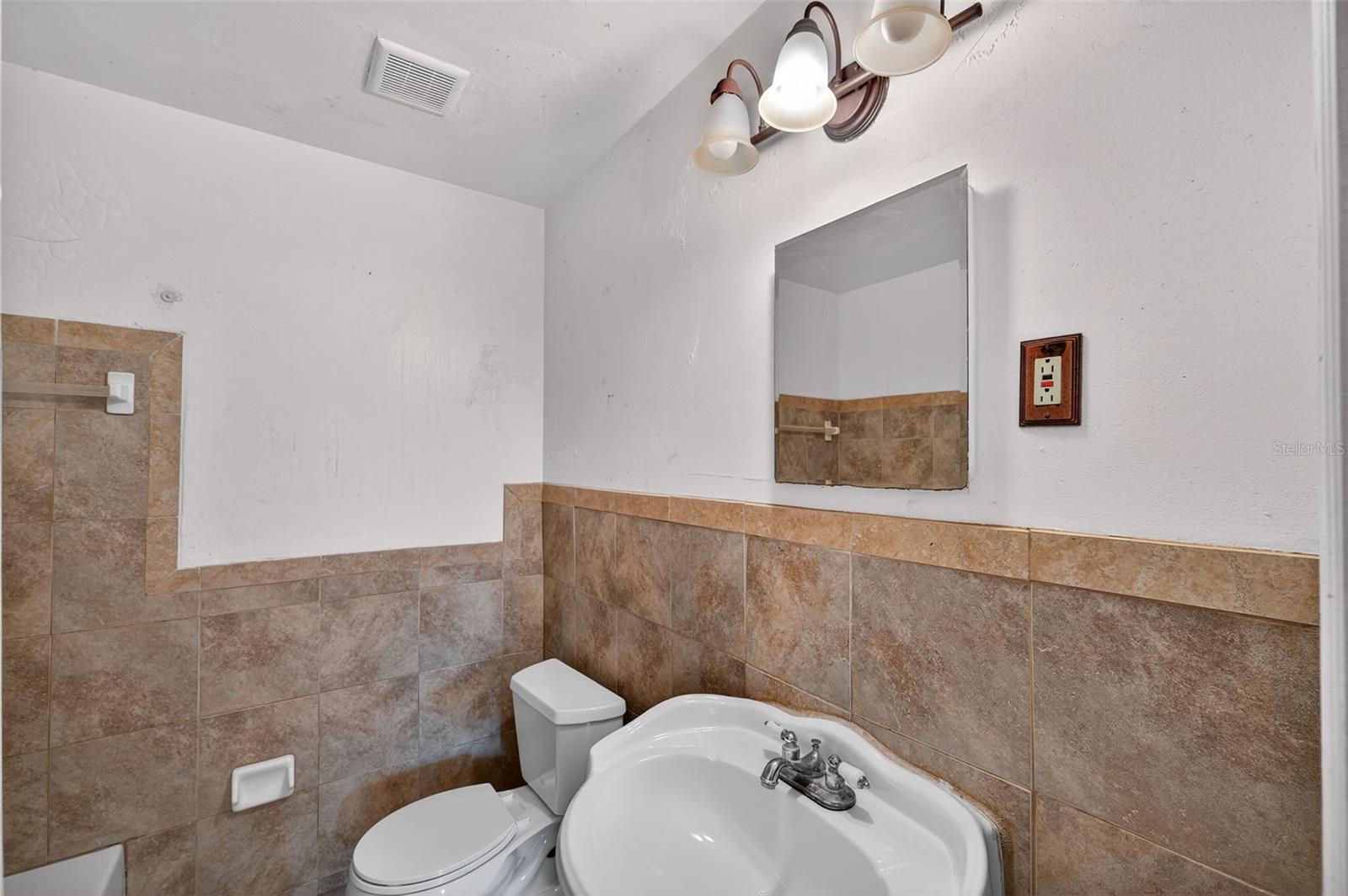 207 W BOUGAINVILLEA AVE, TAMPA, FL, 33612