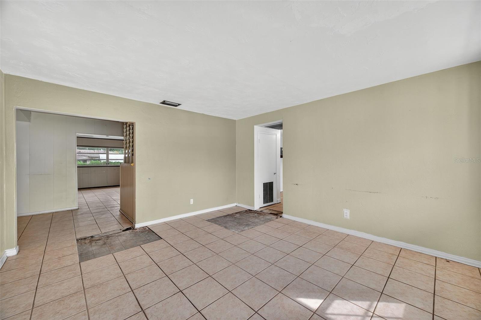 207 W BOUGAINVILLEA AVE, TAMPA, FL, 33612