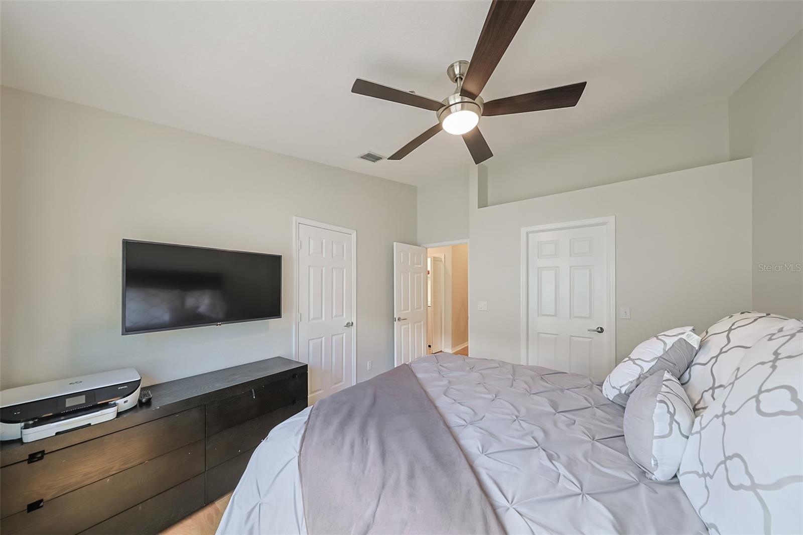 2403 W PALM DR #2, TAMPA, FL, 33629