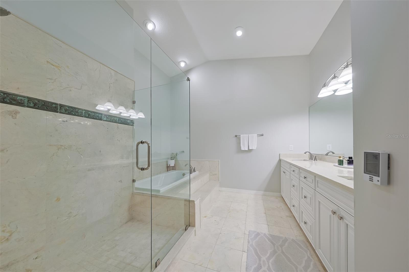 2403 W PALM DR #2, TAMPA, FL, 33629