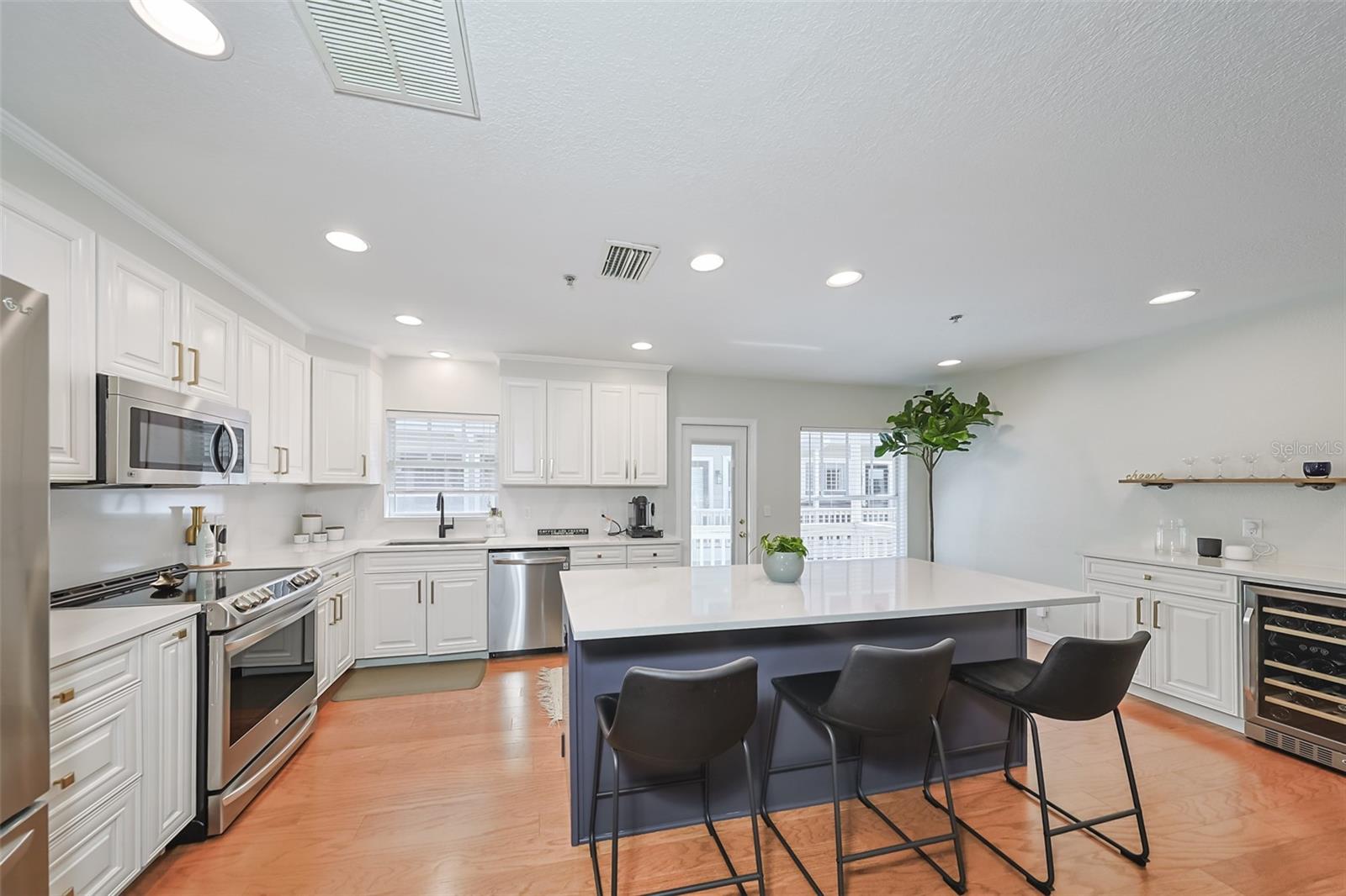 2403 W PALM DR #2, TAMPA, FL, 33629