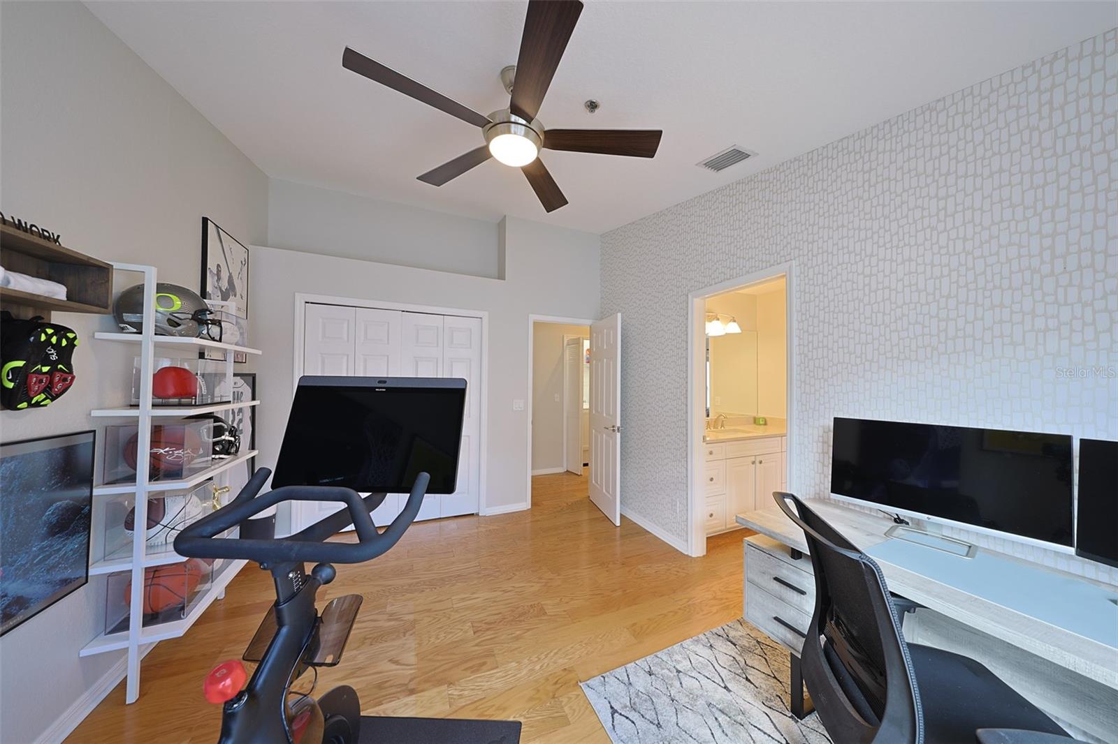 2403 W PALM DR #2, TAMPA, FL, 33629