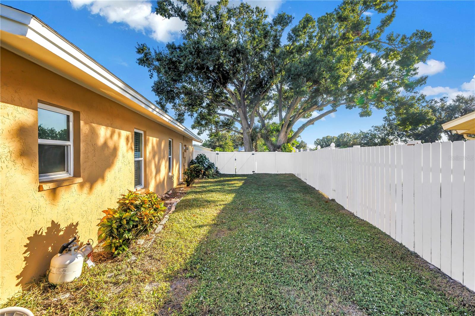 813 CYPRESS WOOD LN, SARASOTA, FL, 34243