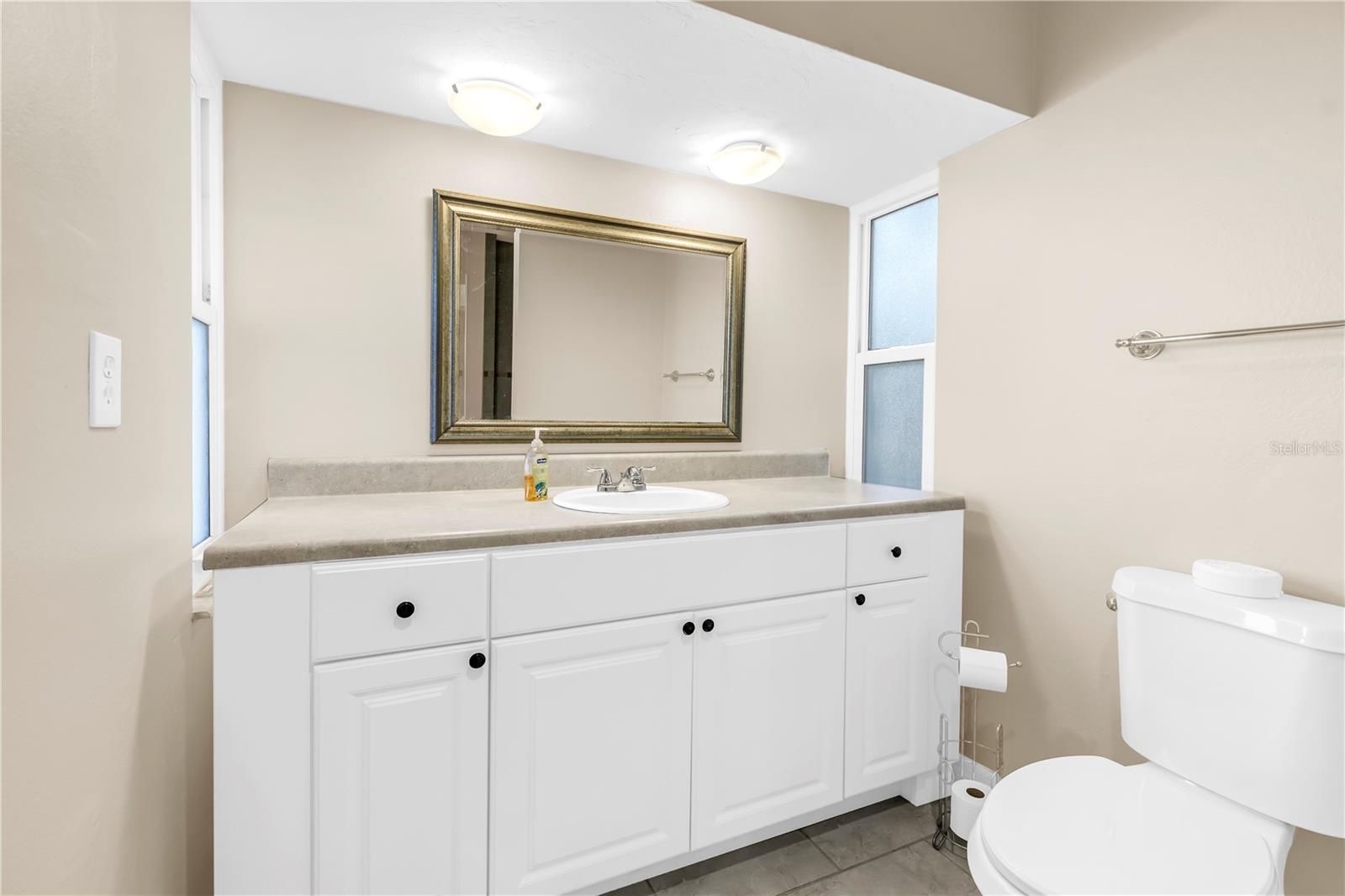 813 CYPRESS WOOD LN, SARASOTA, FL, 34243