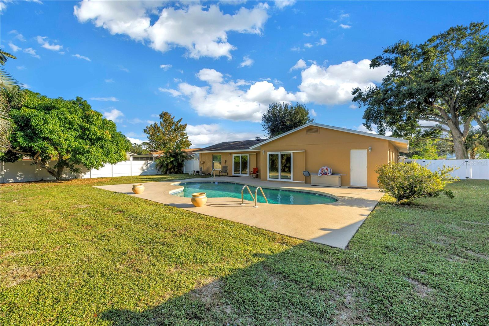813 CYPRESS WOOD LN, SARASOTA, FL, 34243