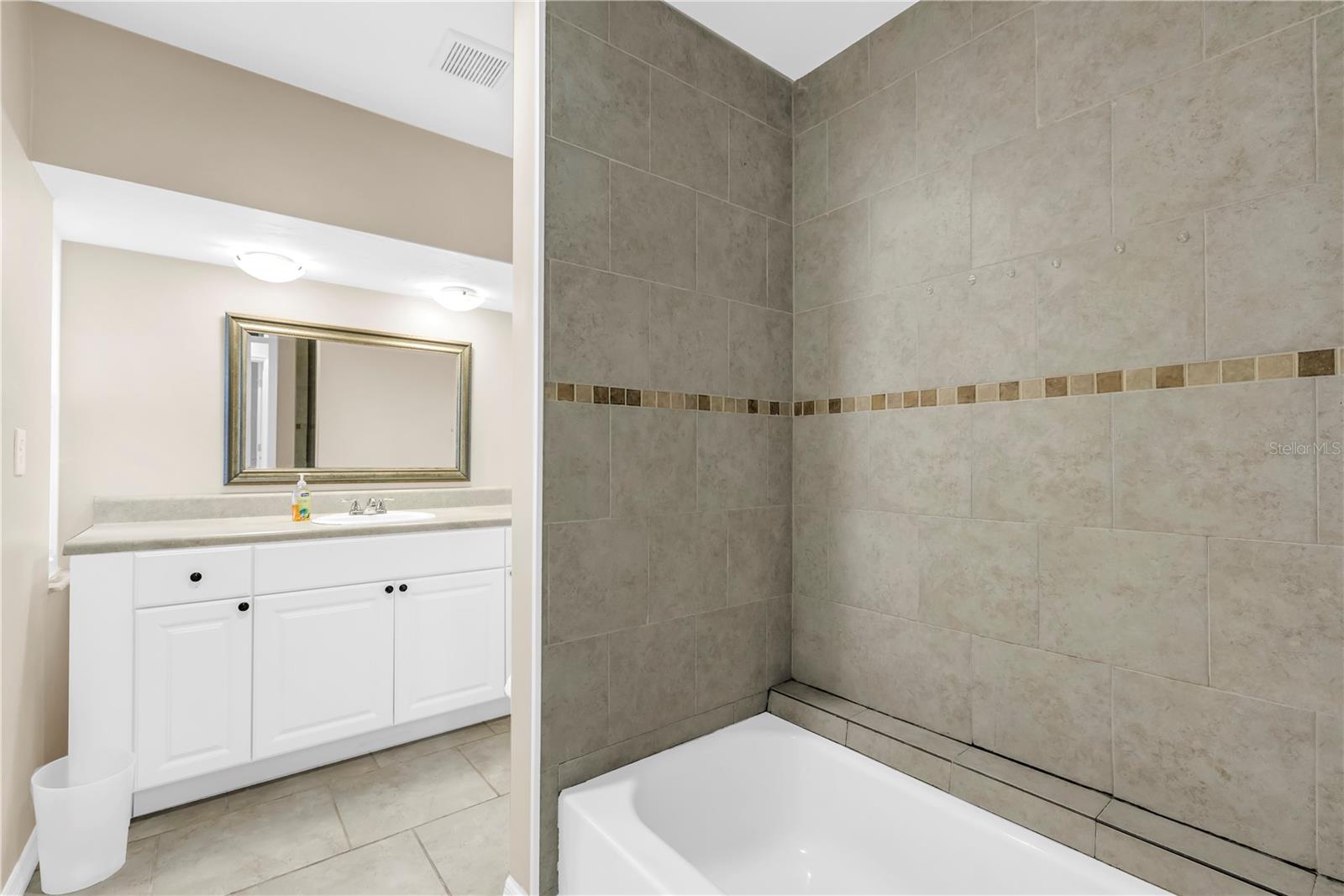 813 CYPRESS WOOD LN, SARASOTA, FL, 34243