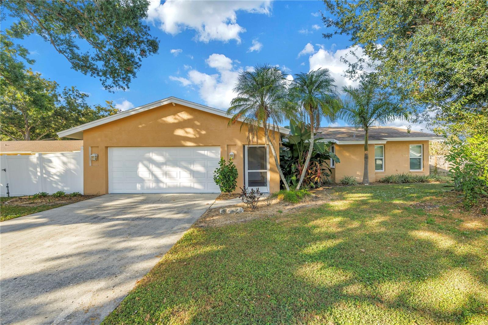 813 CYPRESS WOOD LN, SARASOTA, FL, 34243