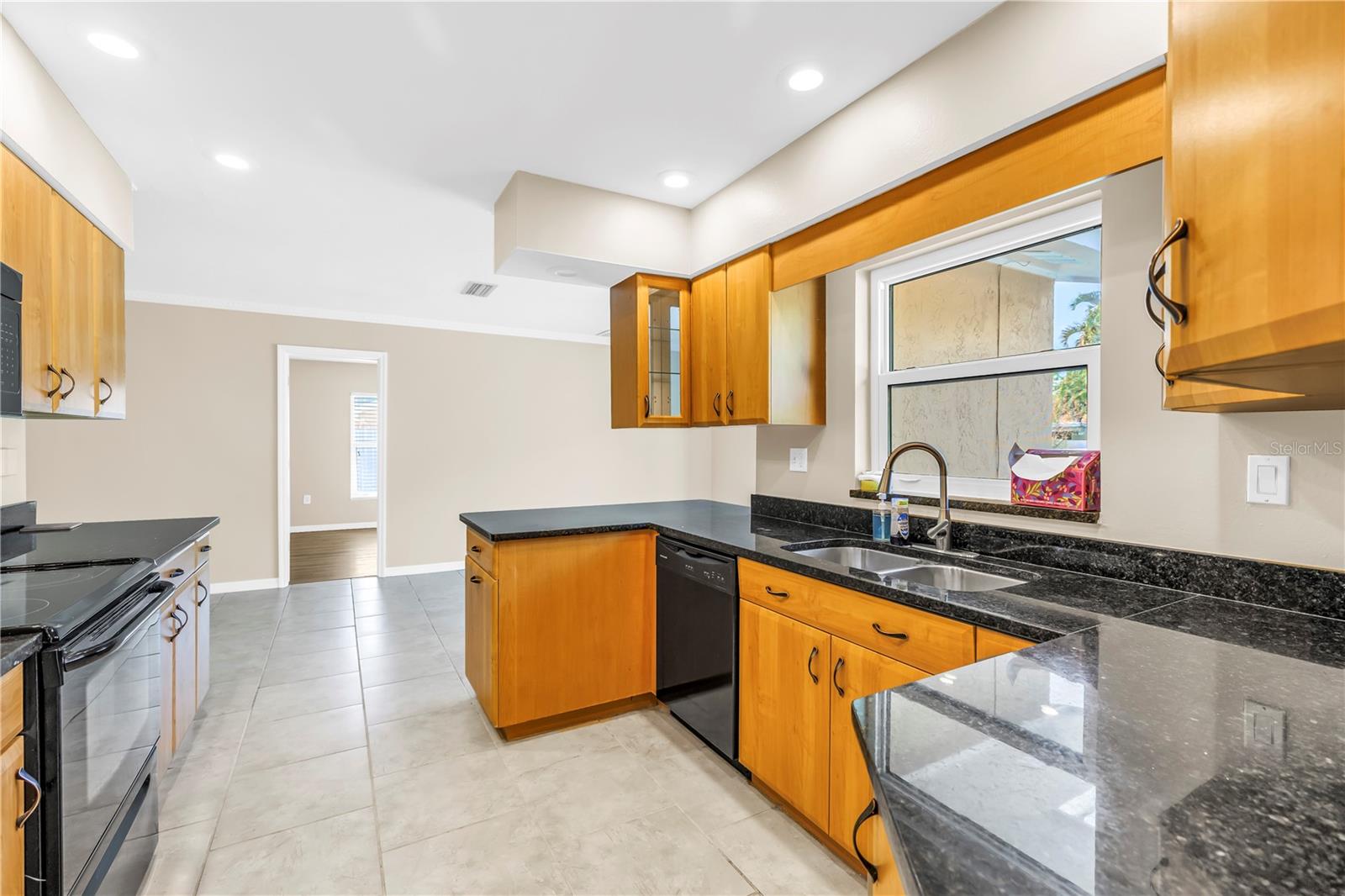 813 CYPRESS WOOD LN, SARASOTA, FL, 34243