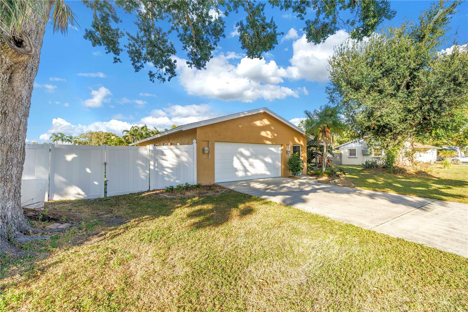 813 CYPRESS WOOD LN, SARASOTA, FL, 34243