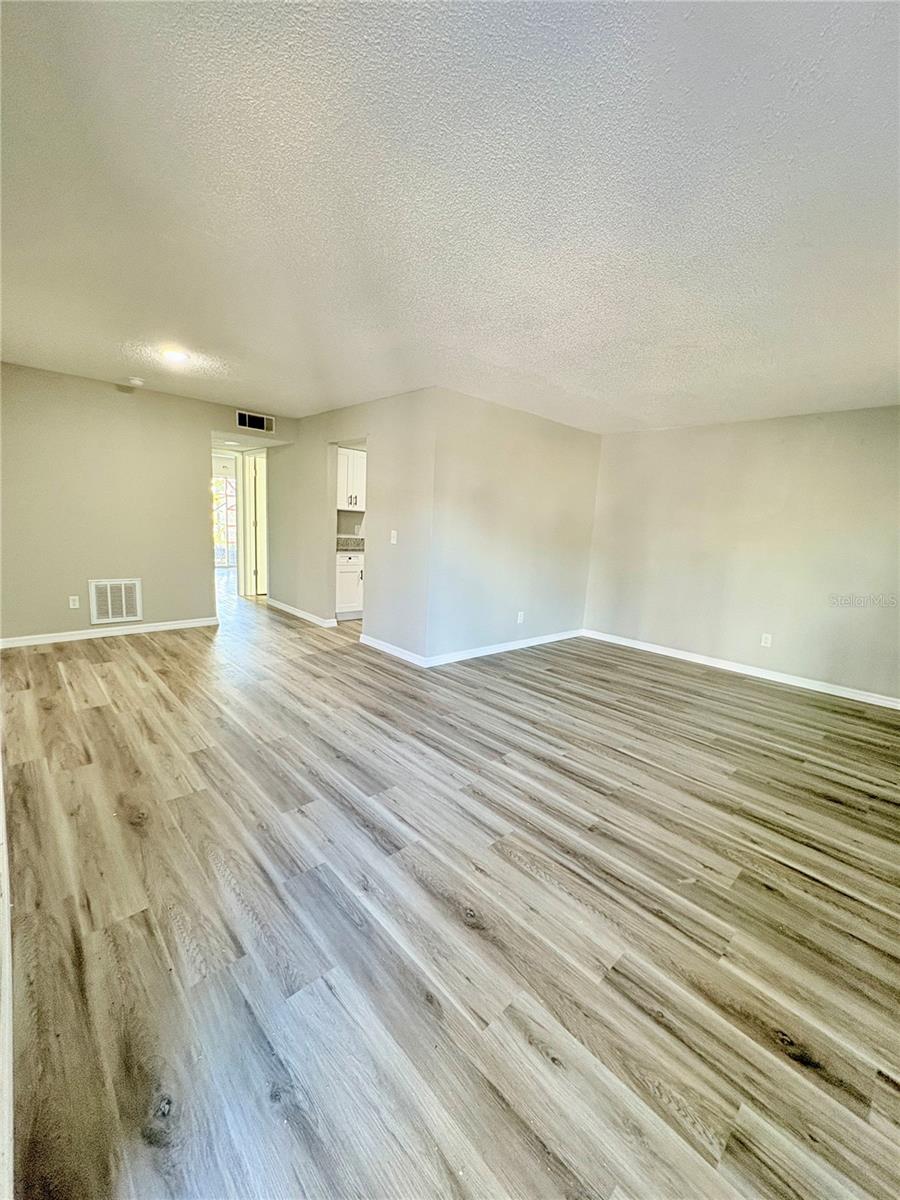 9005 TUDOR DR #H105, TAMPA, FL, 33615