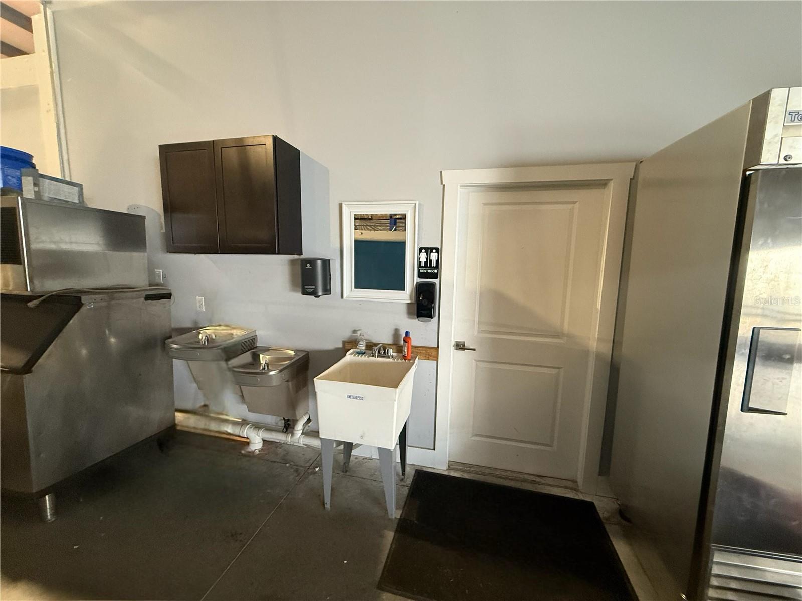 6860 28TH STREET CIR E, SARASOTA, FL, 34243