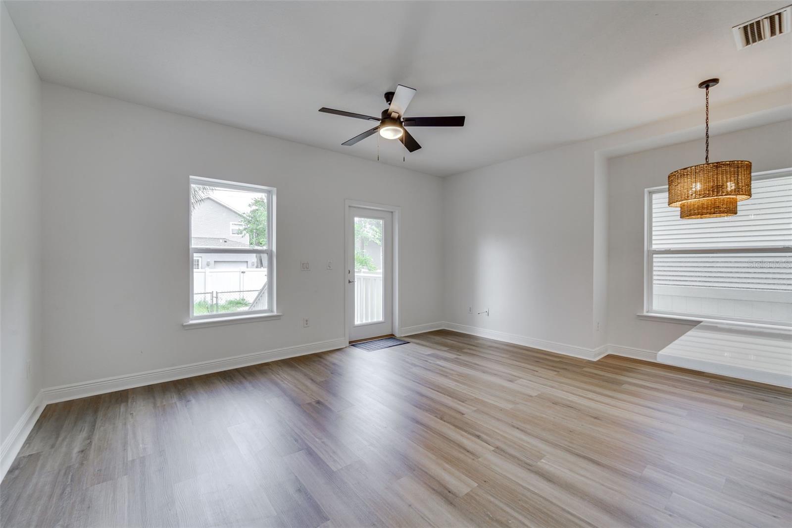 1933 W CHESTNUT ST, TAMPA, FL, 33607