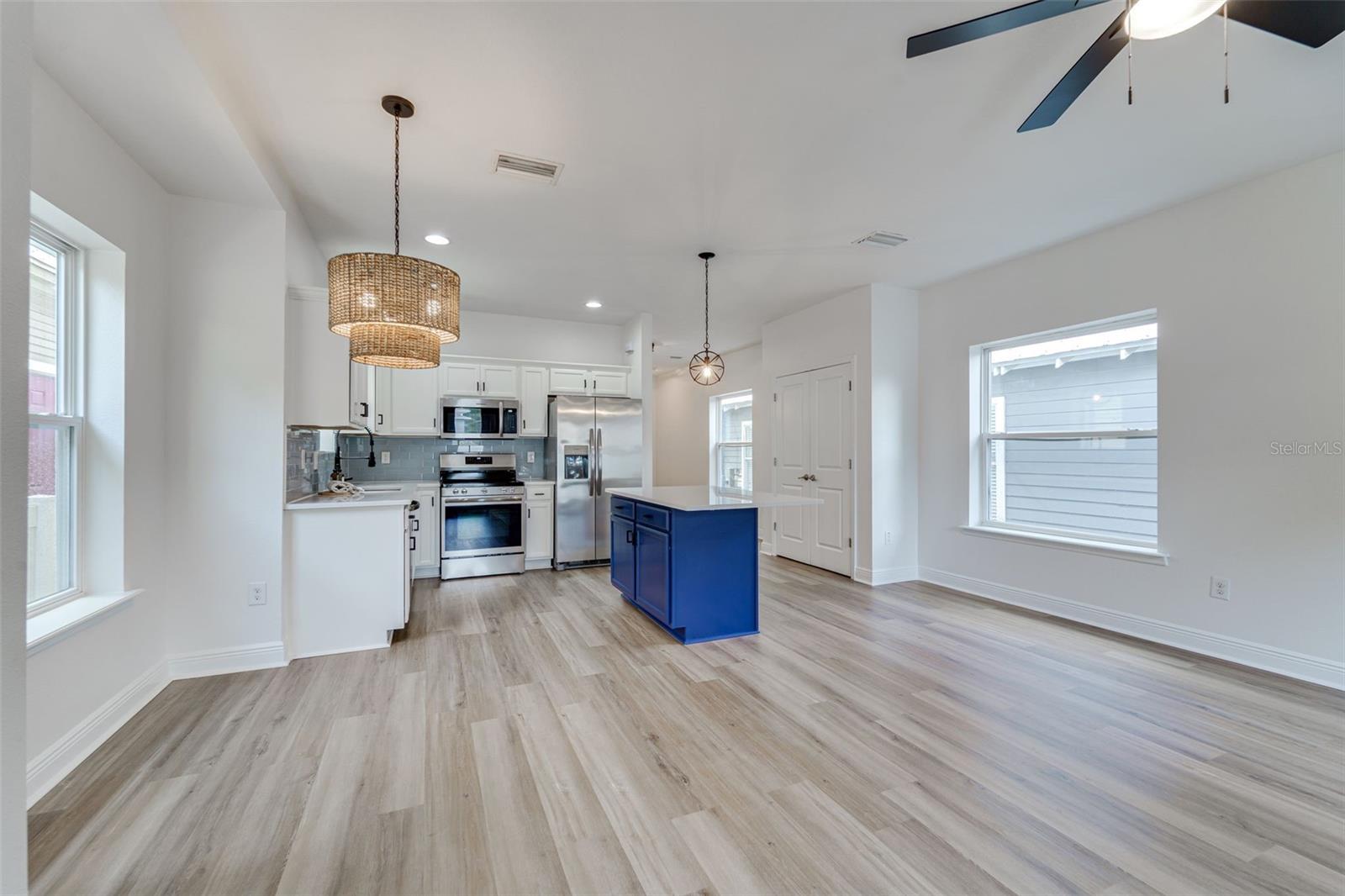 1933 W CHESTNUT ST, TAMPA, FL, 33607