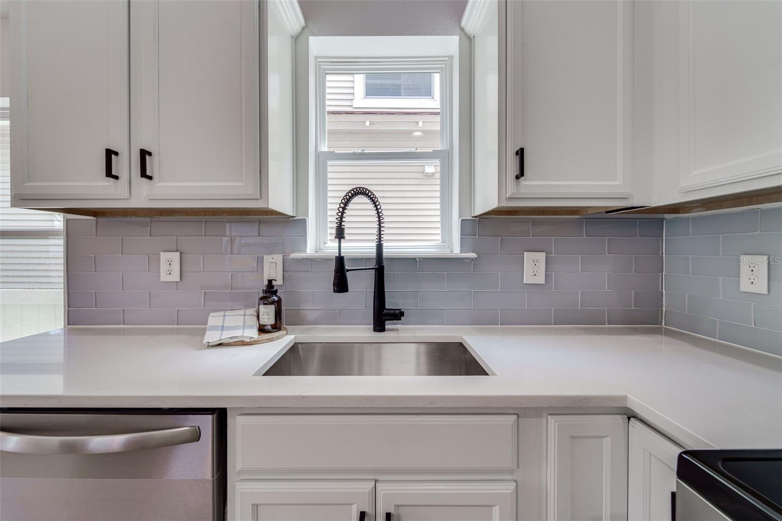 1933 W CHESTNUT ST, TAMPA, FL, 33607