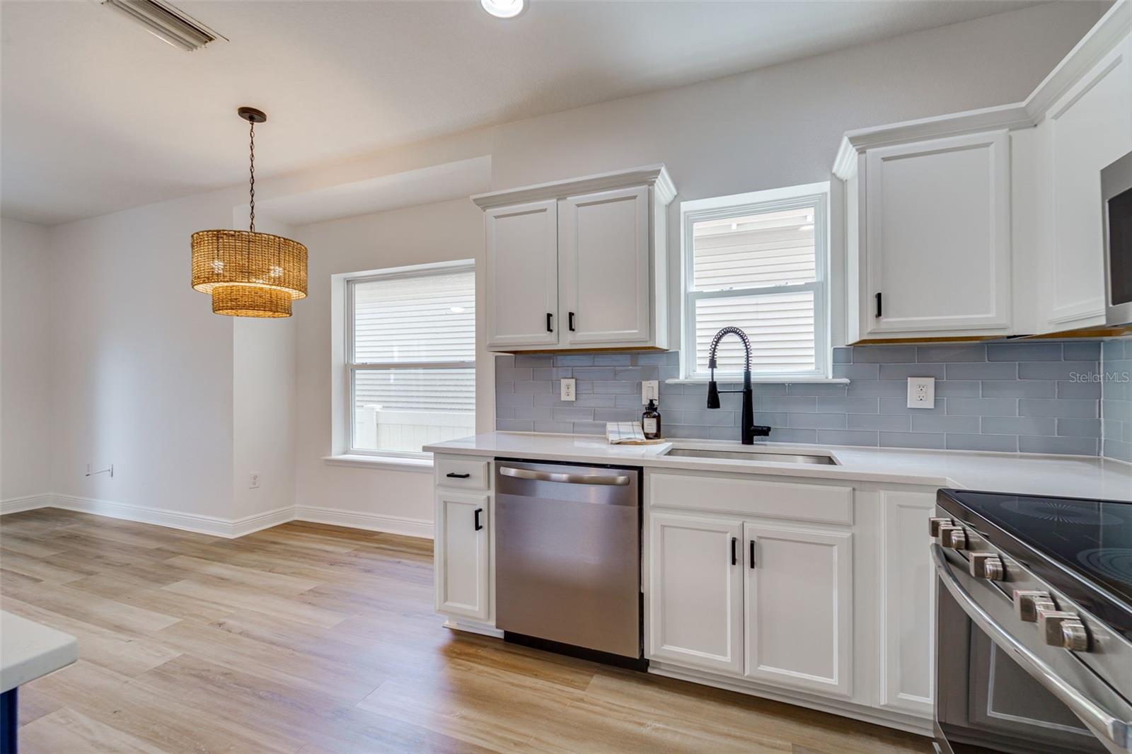 1933 W CHESTNUT ST, TAMPA, FL, 33607