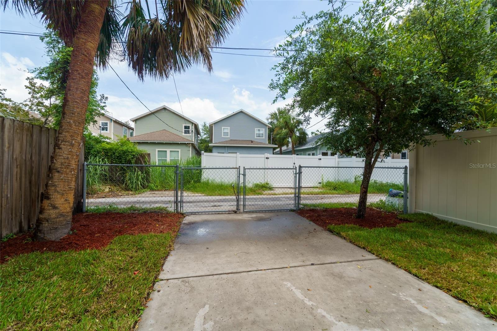 1933 W CHESTNUT ST, TAMPA, FL, 33607