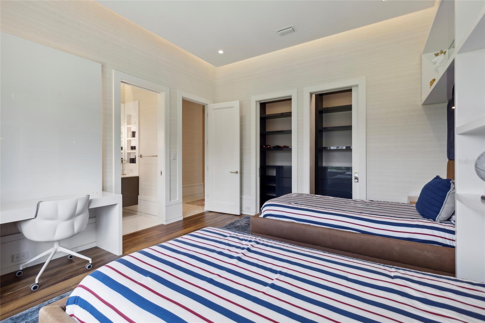 O6356355 Property Photo