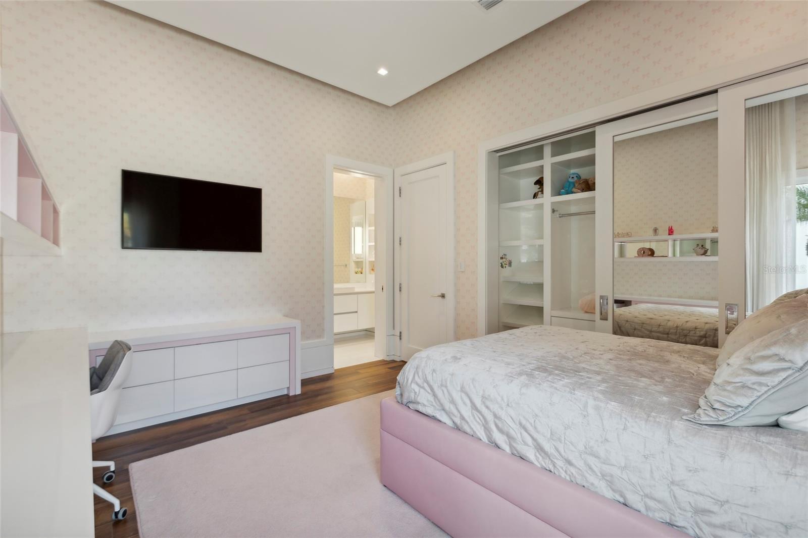 O6356355 Property Photo