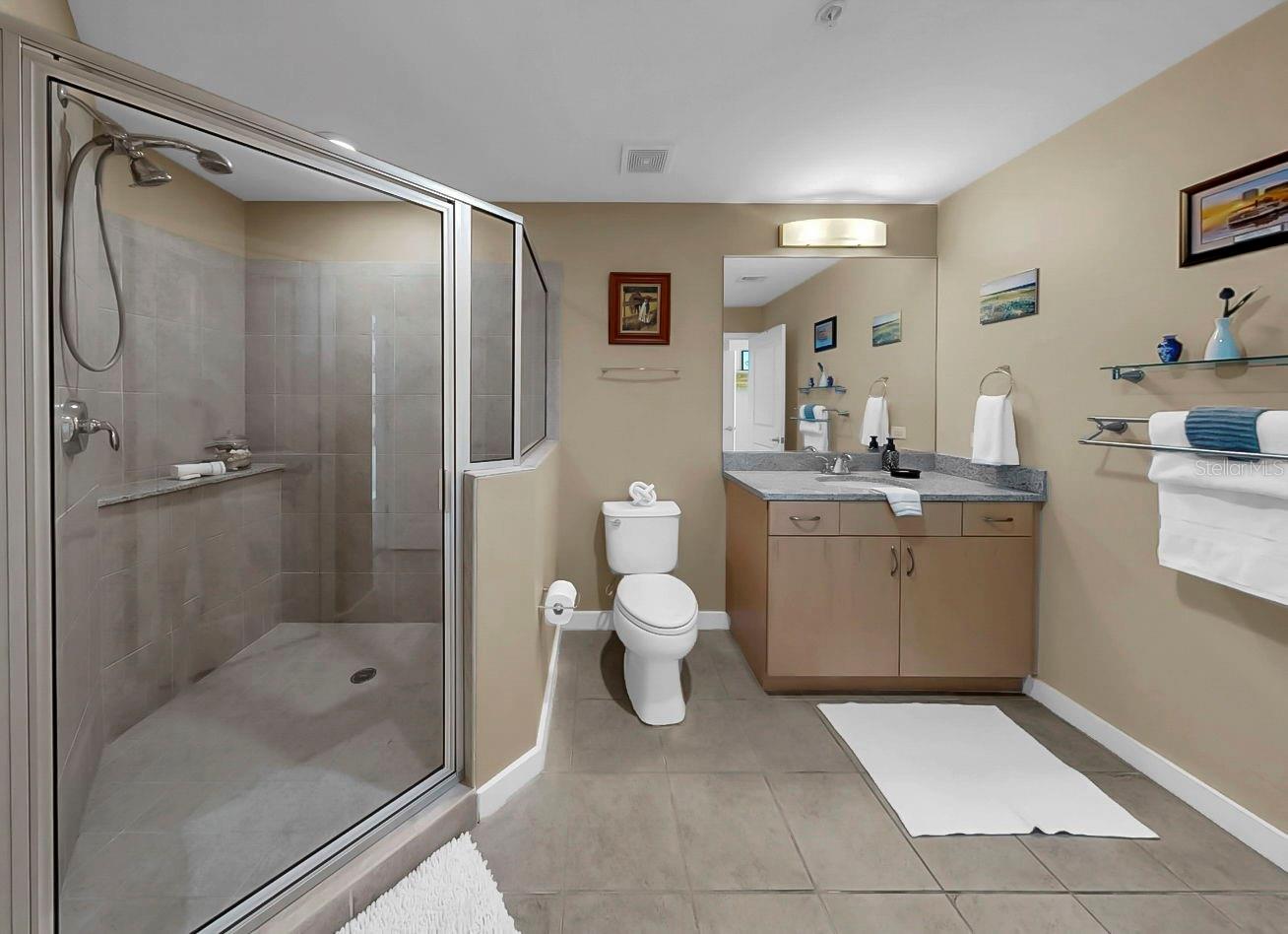 GUEST/ENSUITE BATHROOM