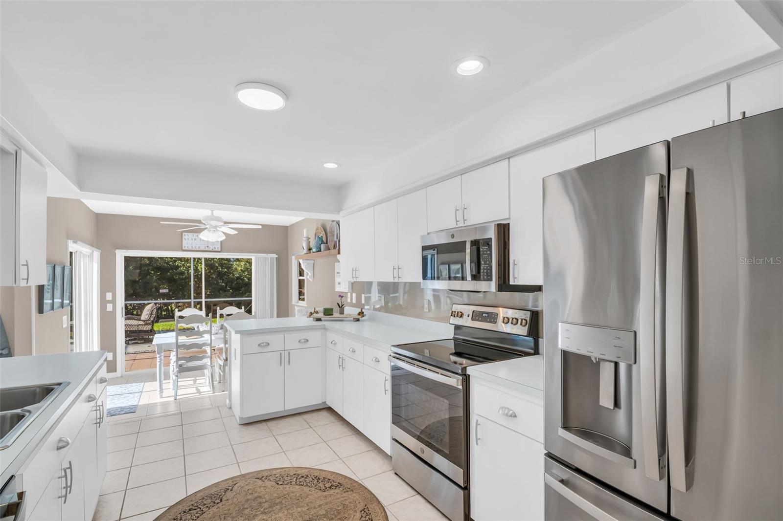 Large kitchen with all new sleek stainless appliances in 2021~