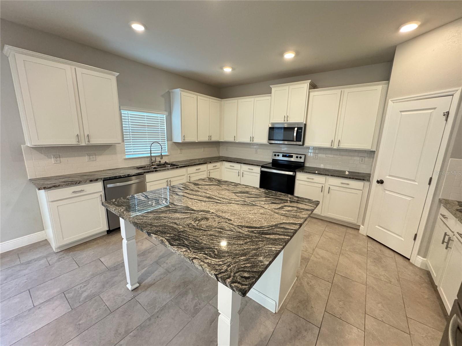 1381 BERING RD, WESLEY CHAPEL, FL, 33543