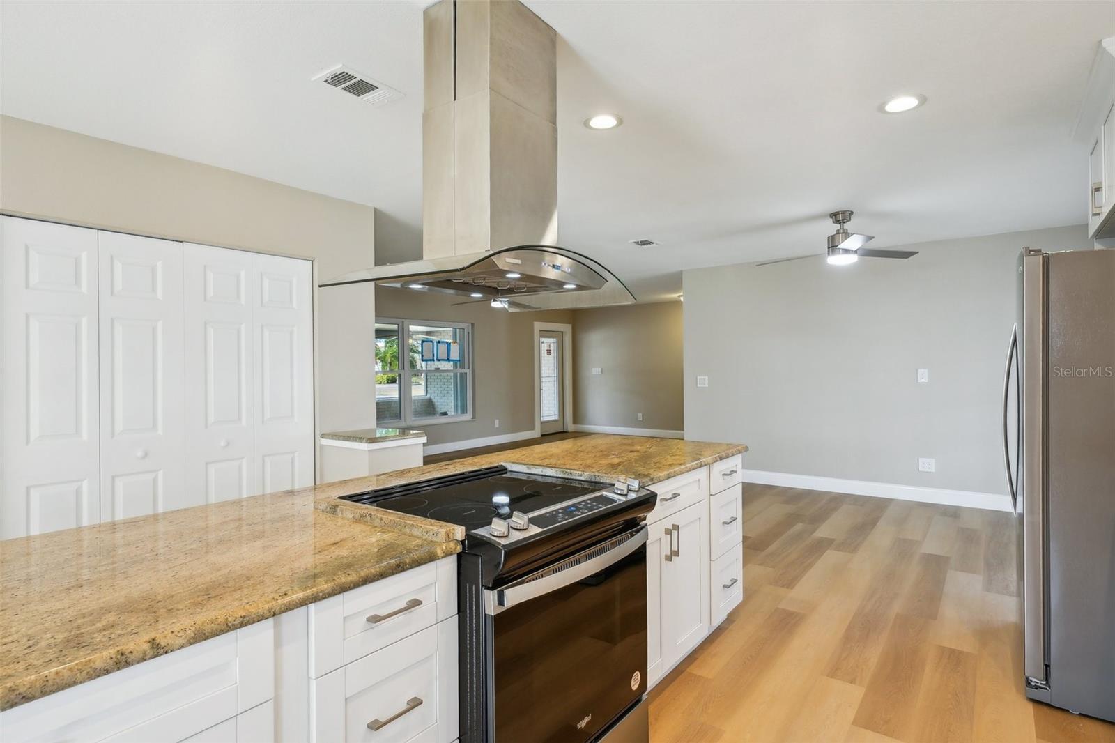 8417 BAY POINTE DR, TAMPA, FL, 33615