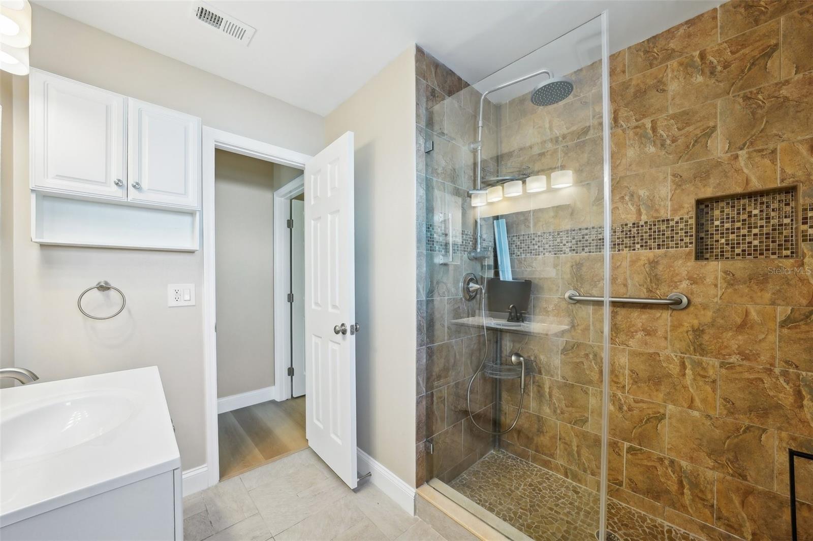 8417 BAY POINTE DR, TAMPA, FL, 33615