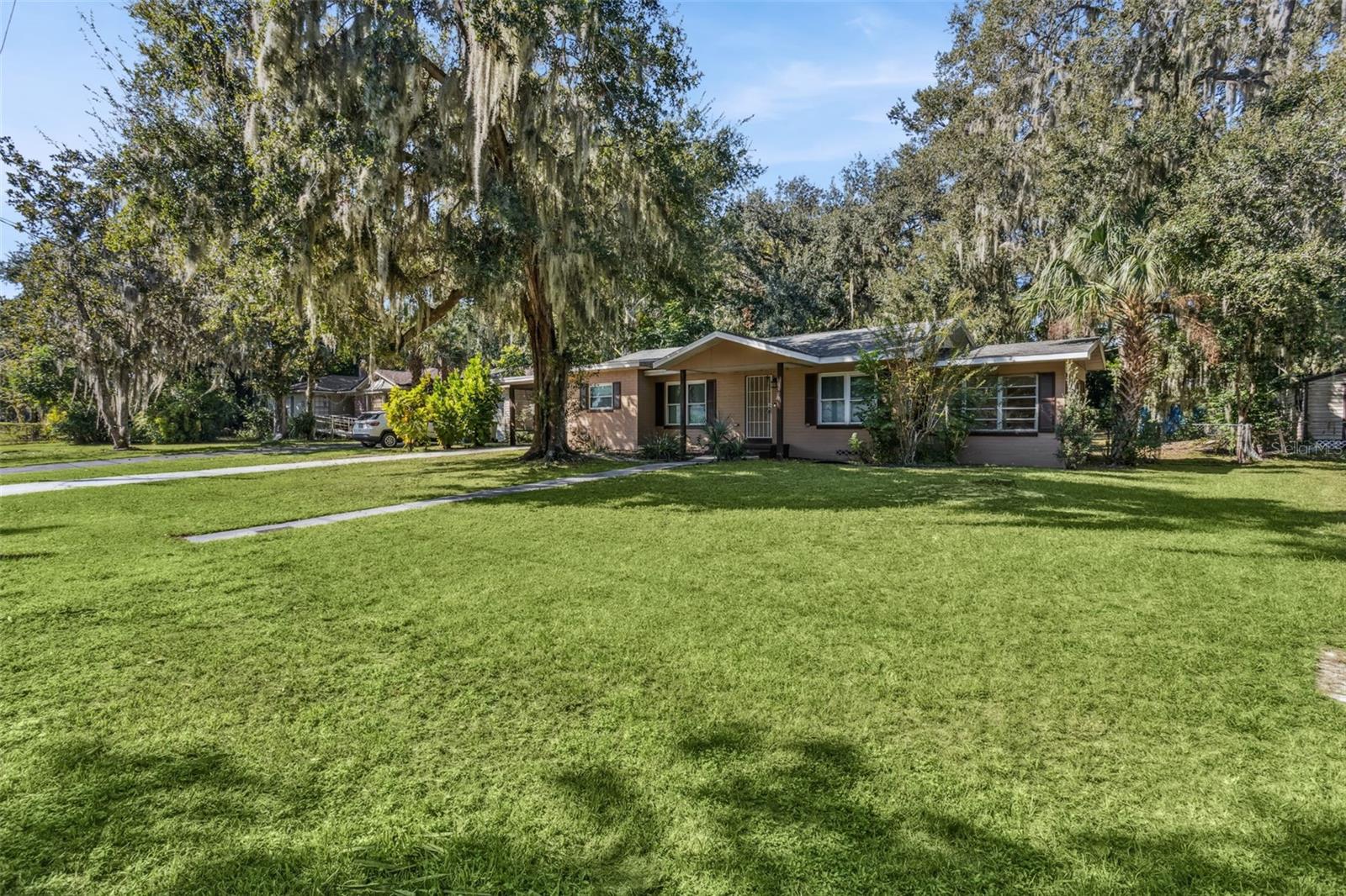 1607 S LAKEVIEW AVE, LEESBURG, FL, 34748
