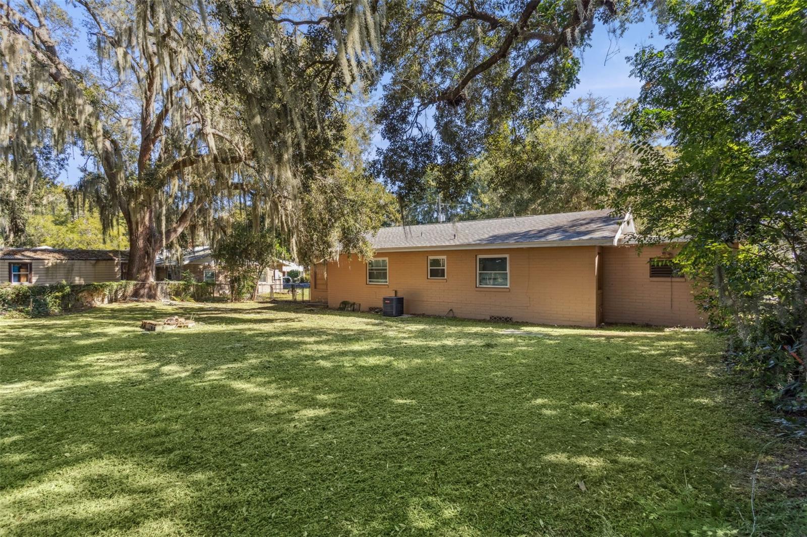 1607 S LAKEVIEW AVE, LEESBURG, FL, 34748