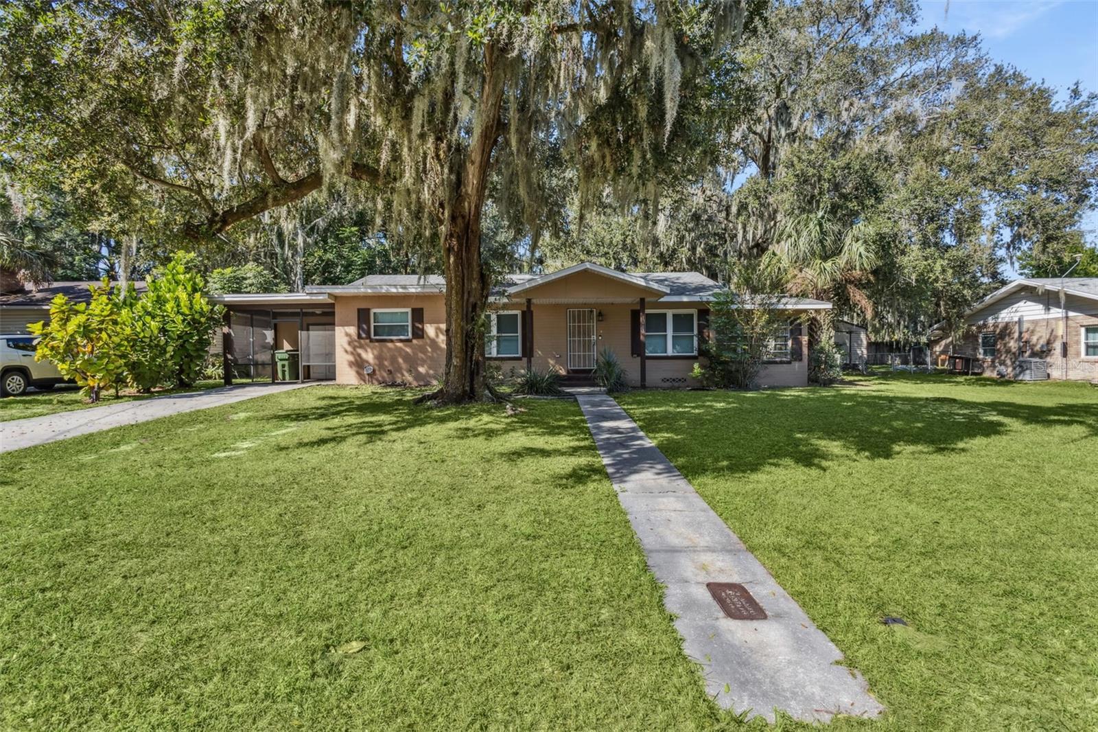 1607 S LAKEVIEW AVE, LEESBURG, FL, 34748