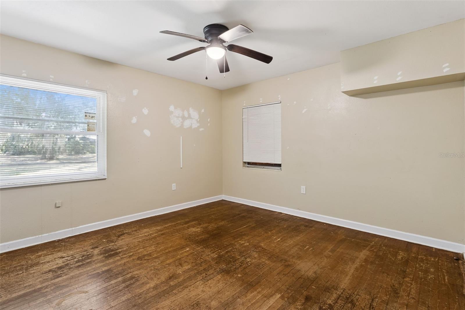 1607 S LAKEVIEW AVE, LEESBURG, FL, 34748