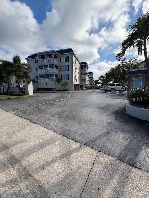 147 BLUFF VIEW DR #303, BELLEAIR BLUFFS, FL, 33770